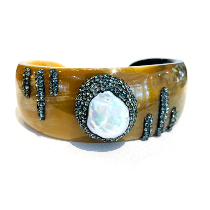 1" wide Horn Cuff with Coin Pearl